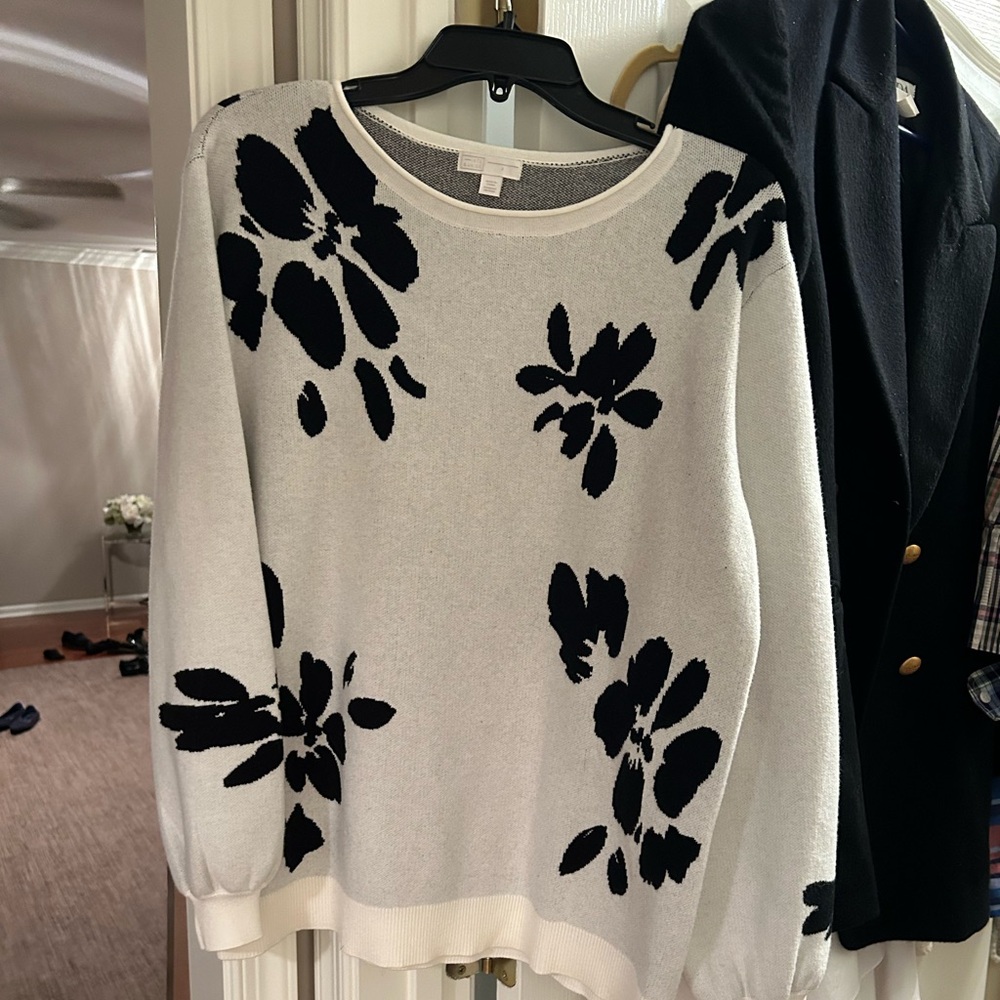 Woman’s B&W floral sweater